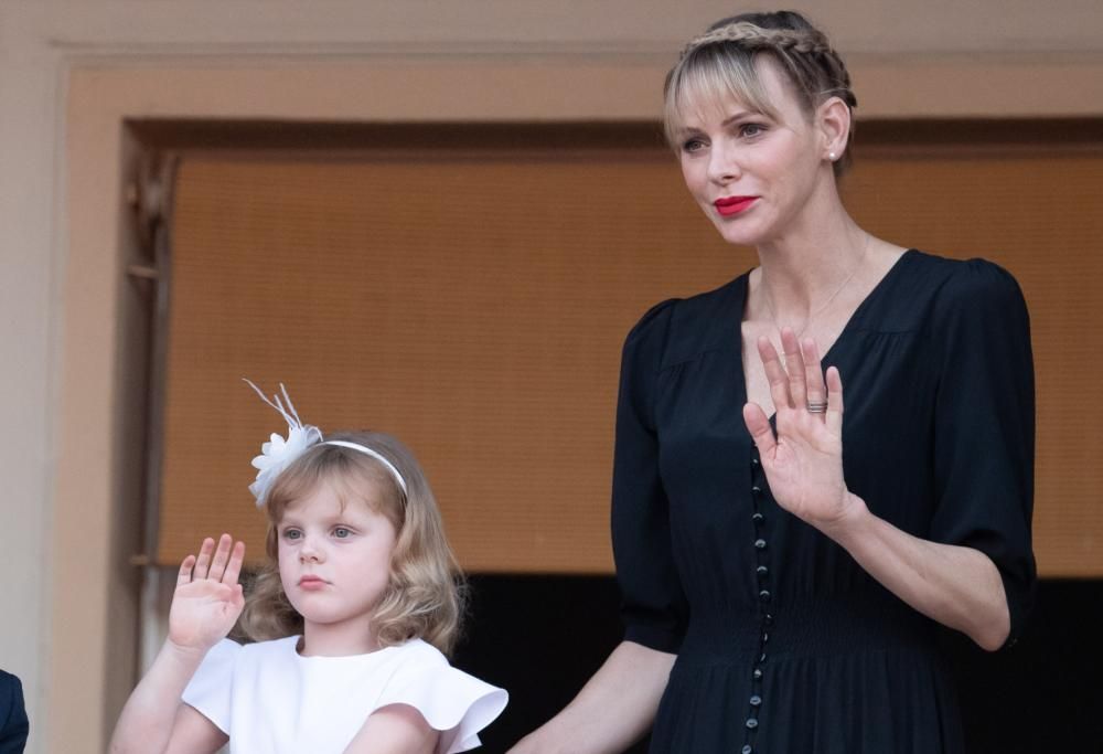 Charlene di Monaco è tornata a casa per soldi?