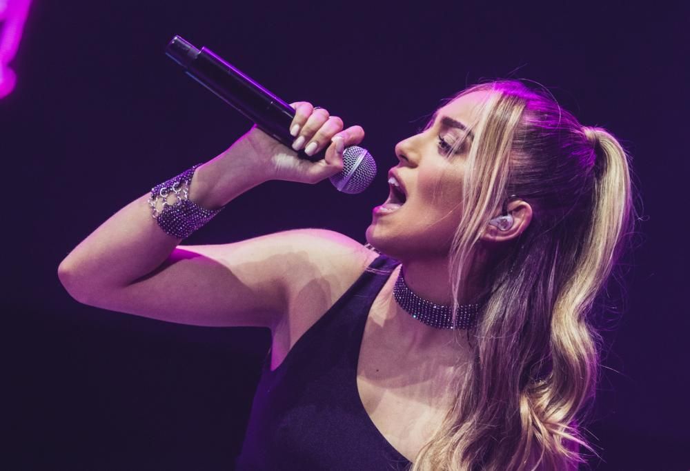 Ana Mena canta “Musica leggerissima” in spagnolo