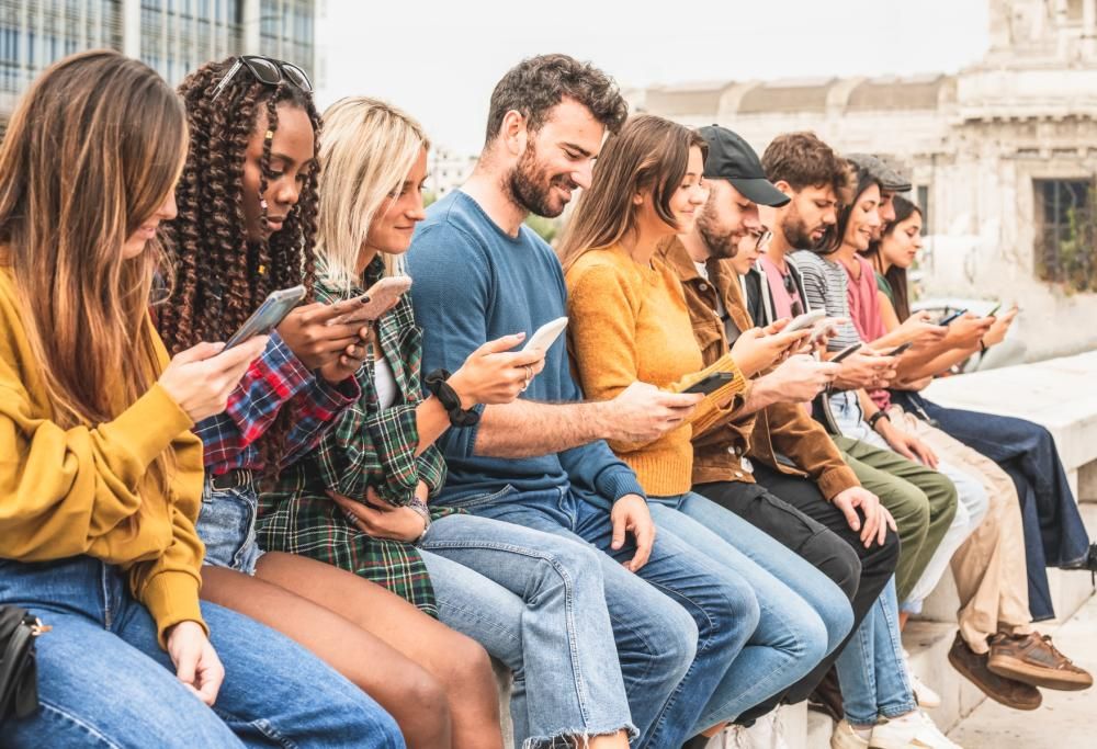 Phubbing, quando il telefono è più importante delle persone
