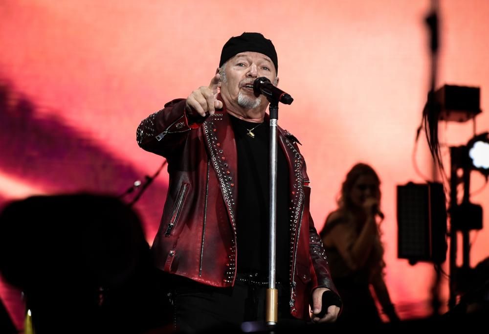 Degli studenti hanno tradotto “Albachiara” in latino: la reazione di Vasco