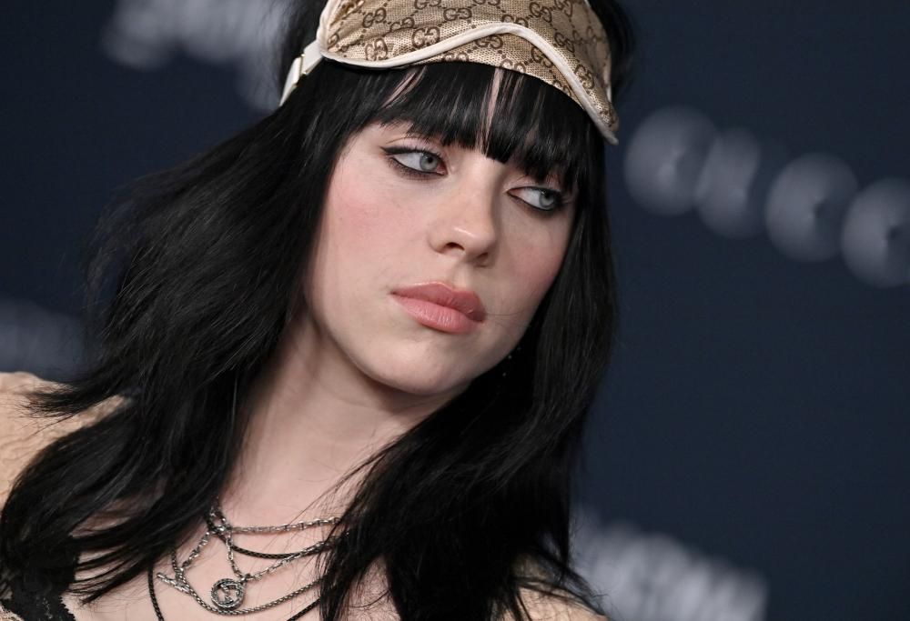 Billie Eilish ha rivelato le sue canzoni di Natale preferite