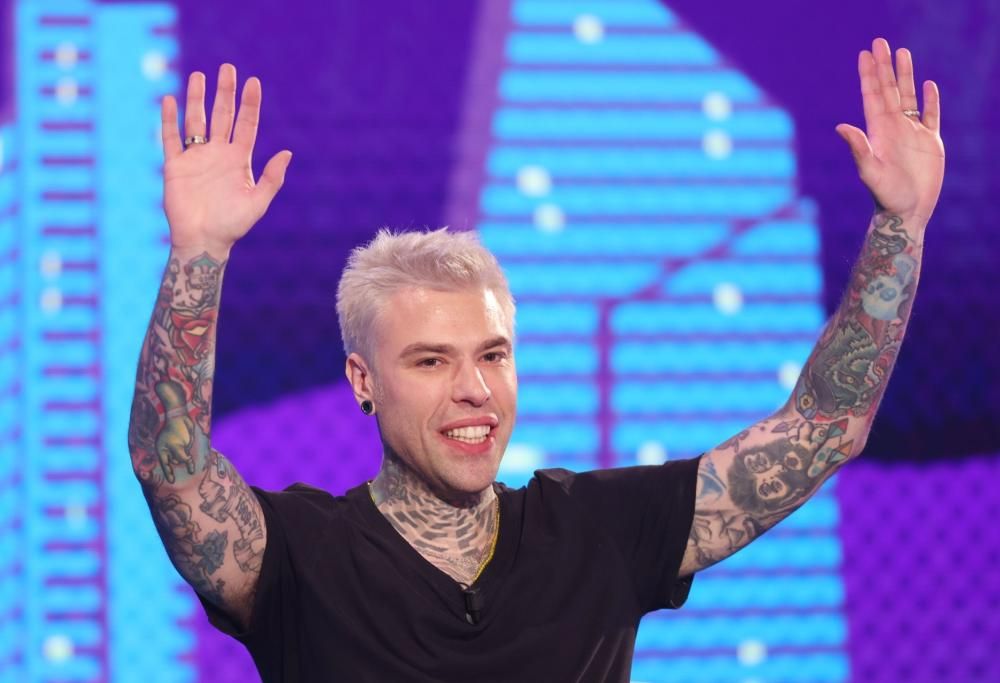 Fedez a Sanremo con un freestyle sulla sua malattia (e non solo)