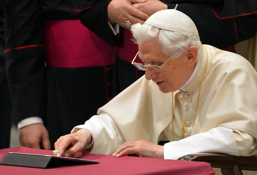 Tecno-Ratzinger è stato il primo Papa su Twitter