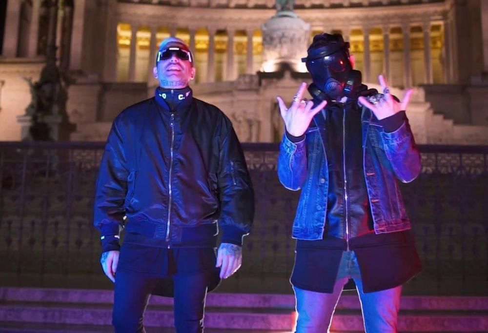 Amadeus sul caso Junior Cally-Highsnob: “Per me la canzone rimane in gara”