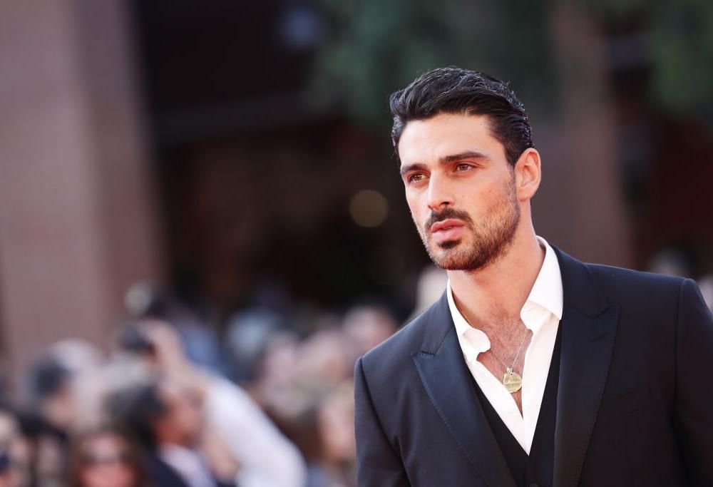 Chi è Michele Morrone, il sex symbol del film erotico 