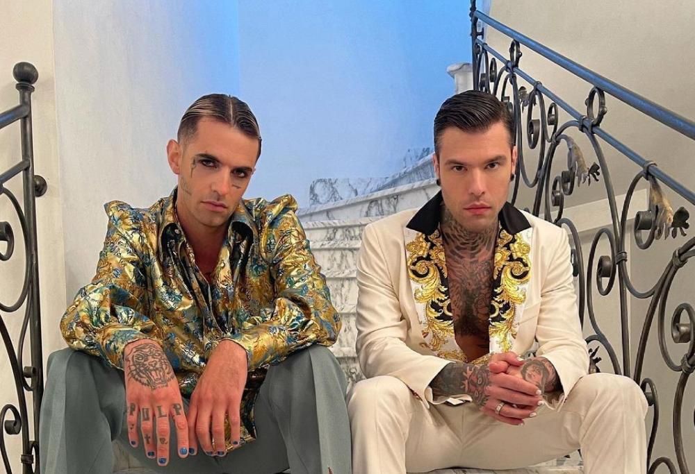 Fedez e Achille Lauro, concerto a sorpresa all’ospedale pediatrico