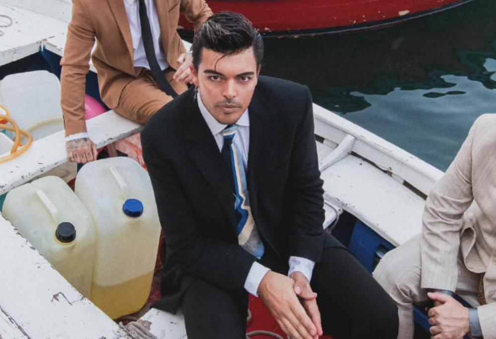 Stash dei The Kolors: “Perdonate l’assenza, ho subìto un furto”