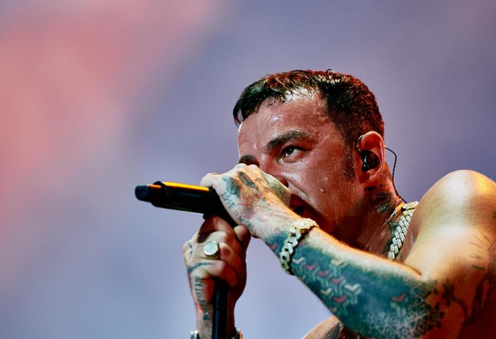 Non sopporti il Natale? Salmo ha pubblicato la canzone per te