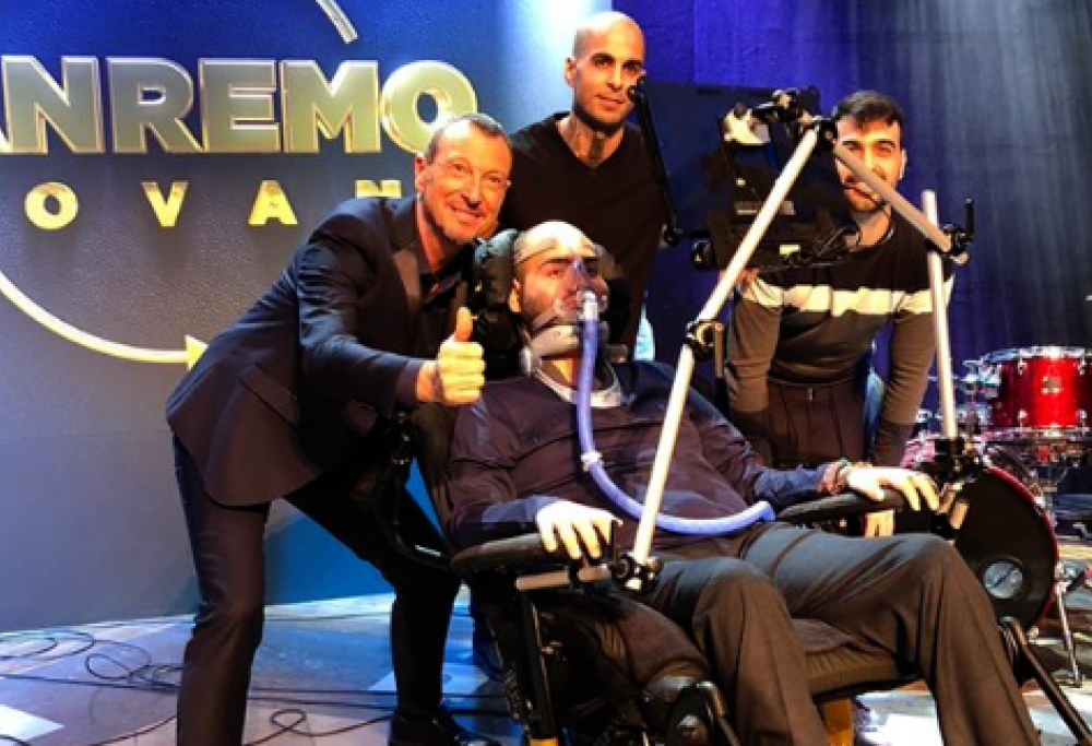 Sanremo 2020: Paolo Palumbo, affetto da Sla, salirà sul palco e canterà con gli occhi