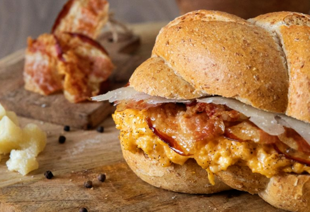 Ecco il panino alla carbonara, l’idea gustosa di un salumificio pugliese