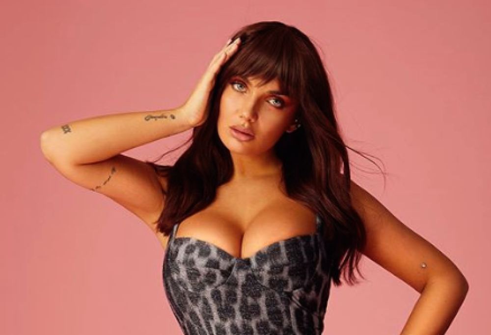 Elettra Lamborghini risponde ad un  haters in modo epico: “Mi dispiace pisellino”