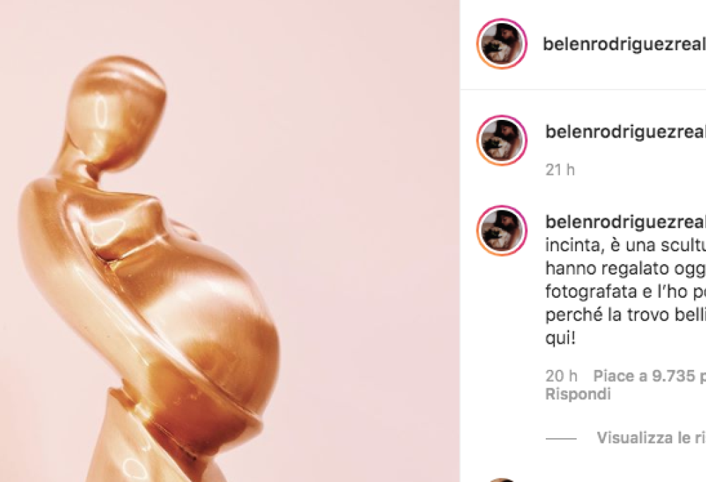 Belen Rodriguez pubblica la foto di una scultura con il pancione e i fan pensano sia incinta
