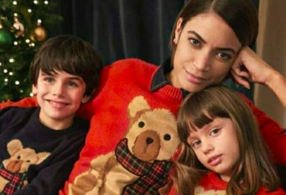 Elodie: quest’anno il Christmas Jumper lo ha disegnato lei per beneficenza