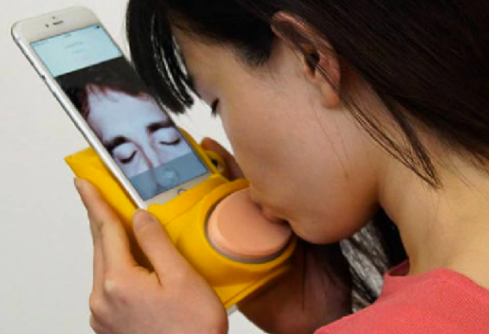 Arriva Kissenger, l’app che permette di baciarsi a distanza