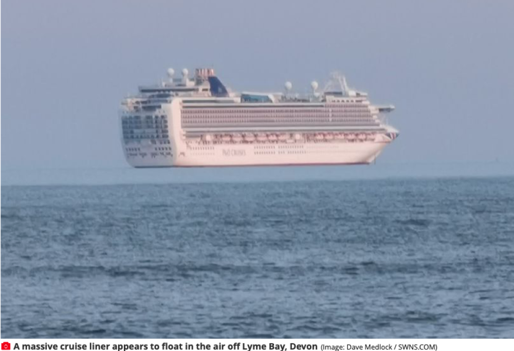 La nave che fluttua nel cielo