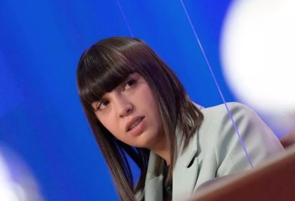 Bufera su Malika Chalhy per le sue spese (pazze?)