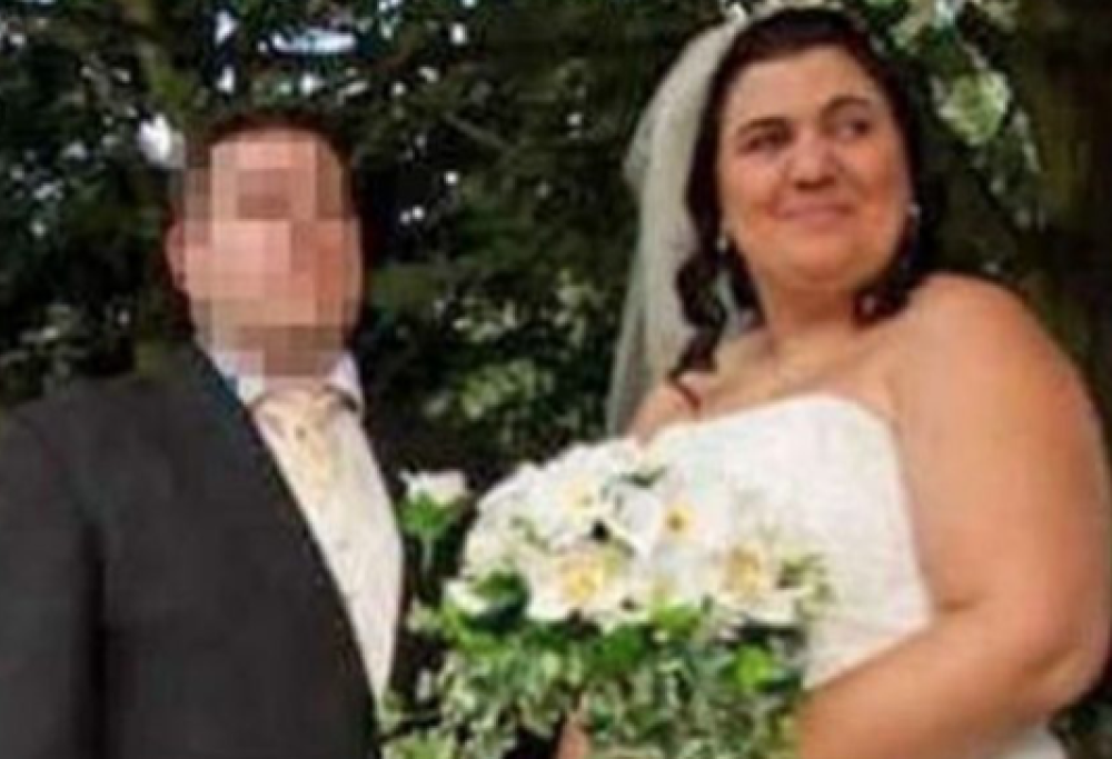 La chiama “vacca grassa”, lei perde 50kg e lo molla