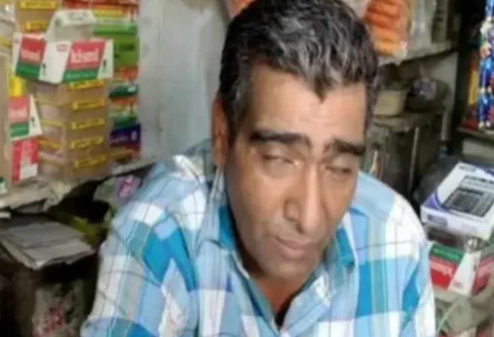 Dorme 300 giorni all’anno per una rara patologia