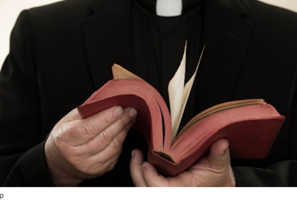 Si innamora e stalkerizza un prete a Lugo di Ravenna