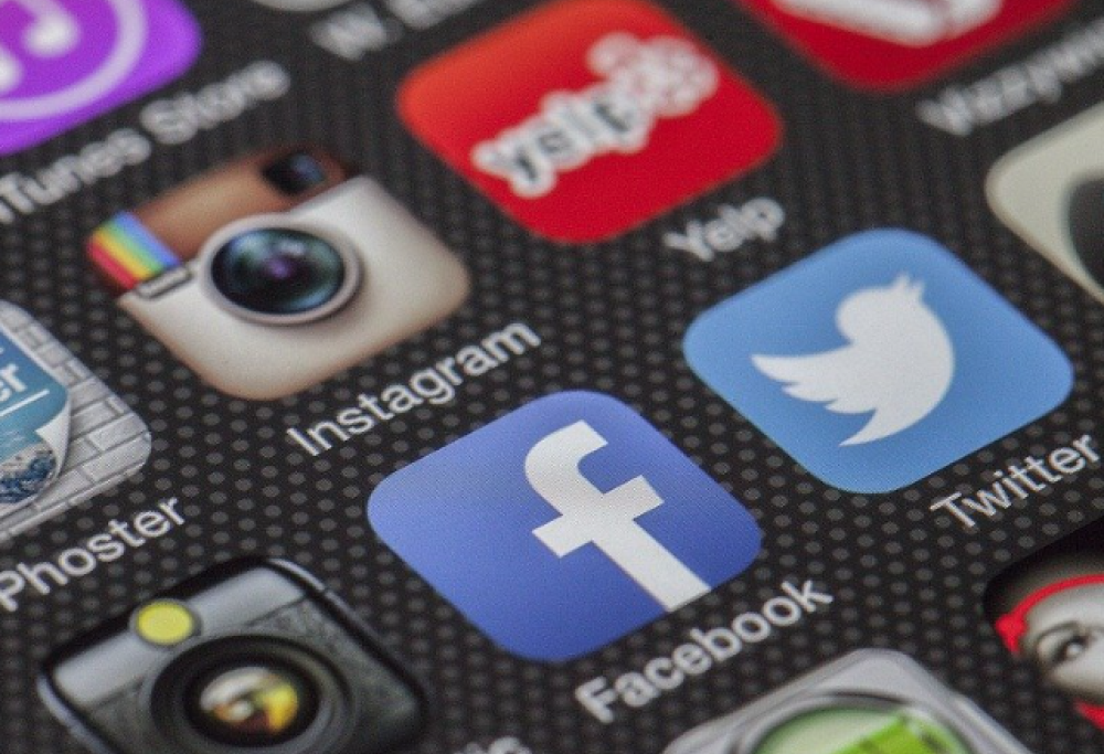 Social di Zuckerberg down per 7 ore