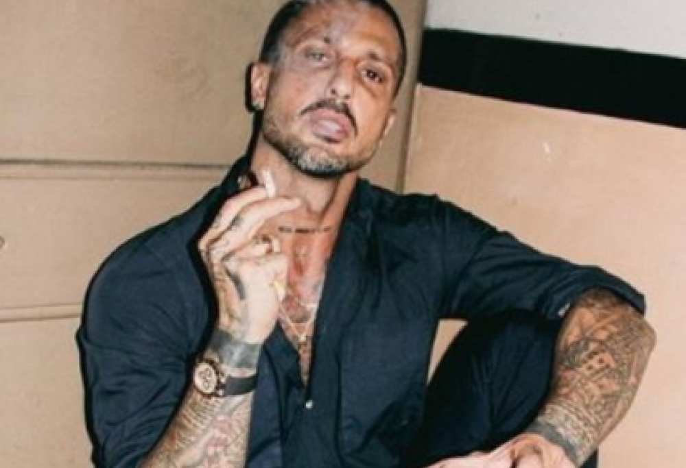 Corona evade dai domiciliari