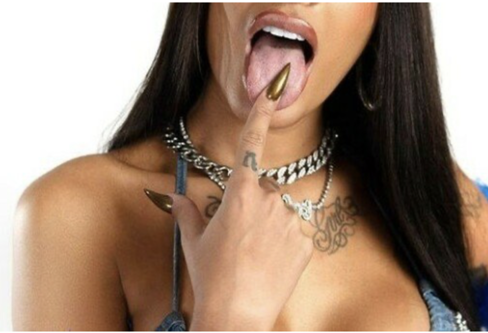 Trattiene una puzzetta e finisce in ospedale