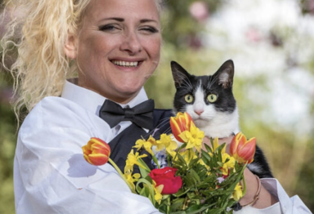 Sposa il suo gatto per non doversene liberare