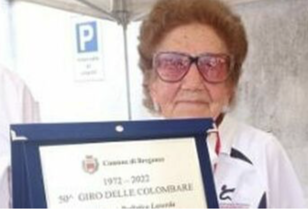 Ha 100 anni e le rinnovano la patente