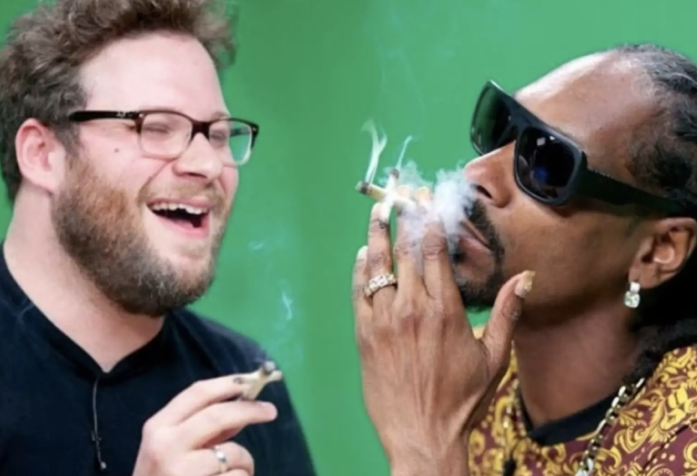 Snoop Dogg aumenta lo stipendio del suo rollatore di canne personale