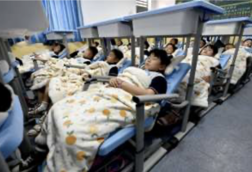 In Cina la siesta si fa in aula