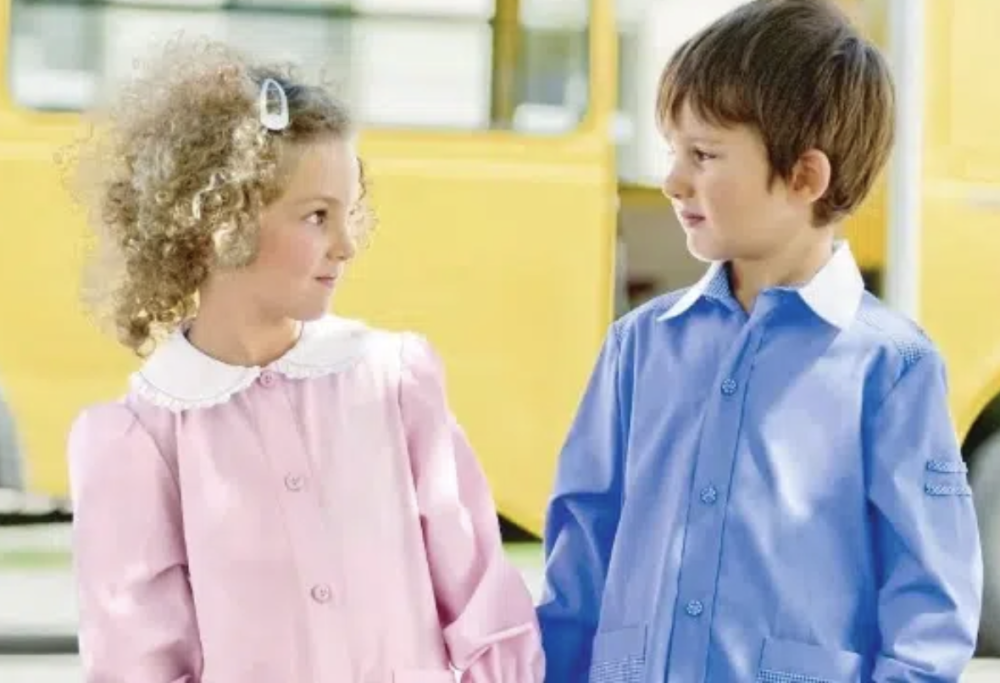 Grembiule giallo all’asilo