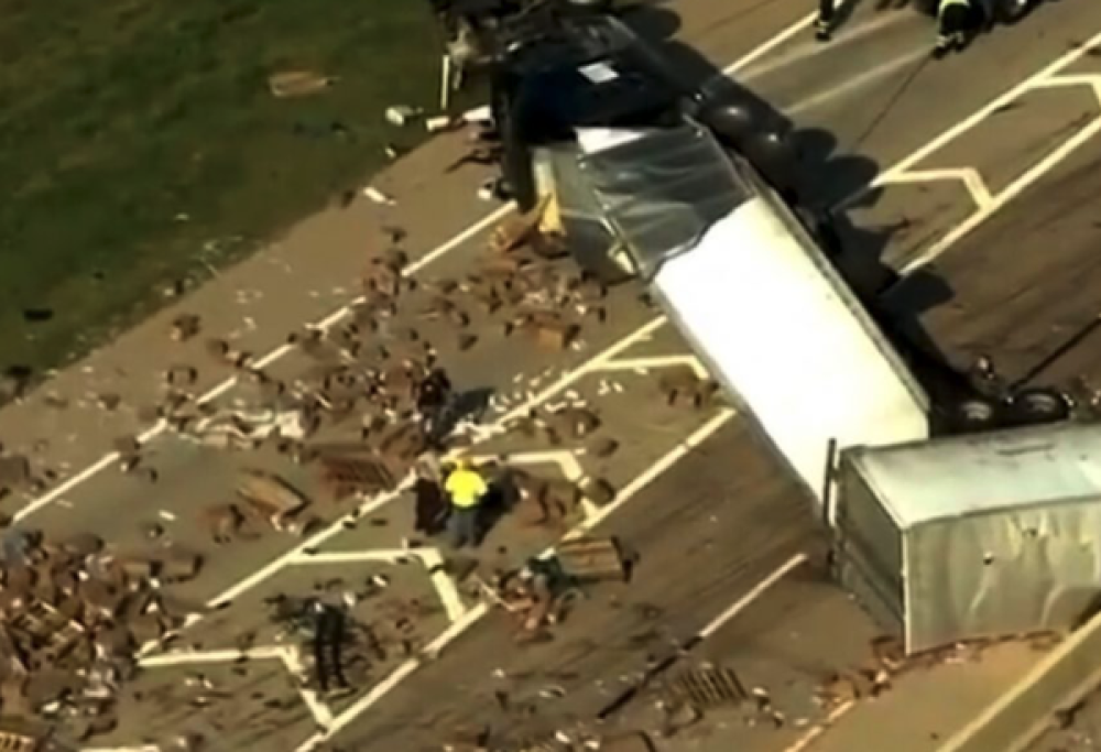 Tir si rovescia, centinaia di sex toys sulla strada