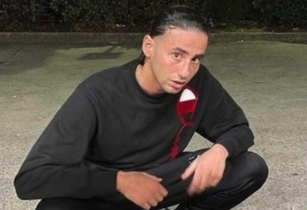 Si trova oltre 800mila euro sul conto e spende tutto