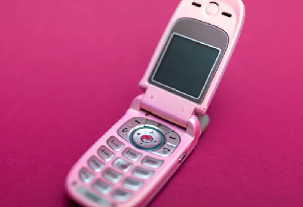Addio smartphone, la generazione Z preferisce i vecchi Flip phone