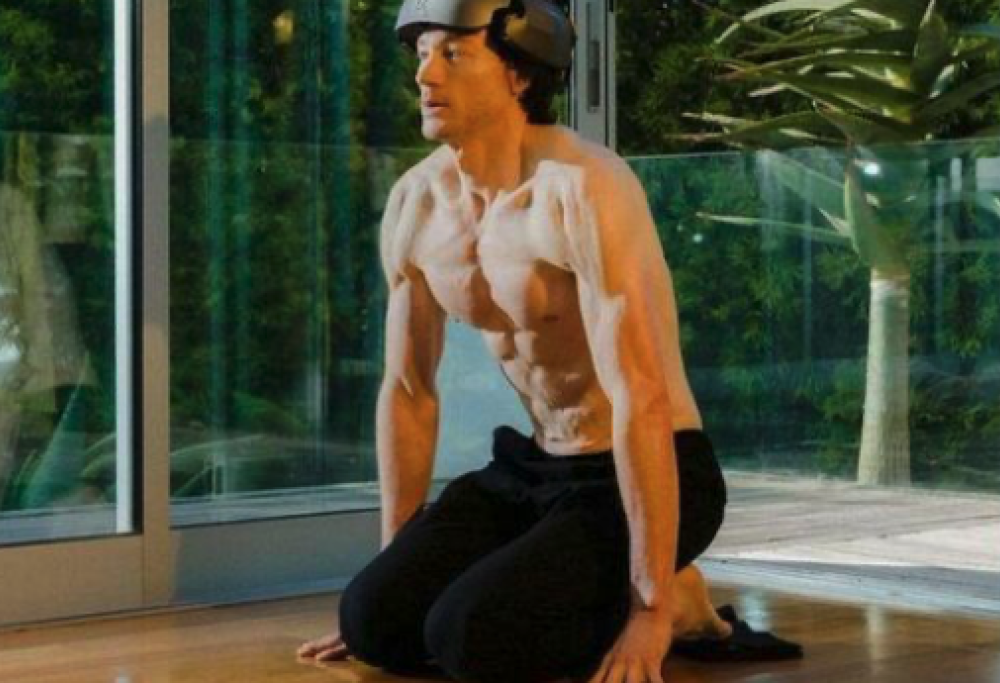 Spende 2 milioni l’anno per tornare 18enne