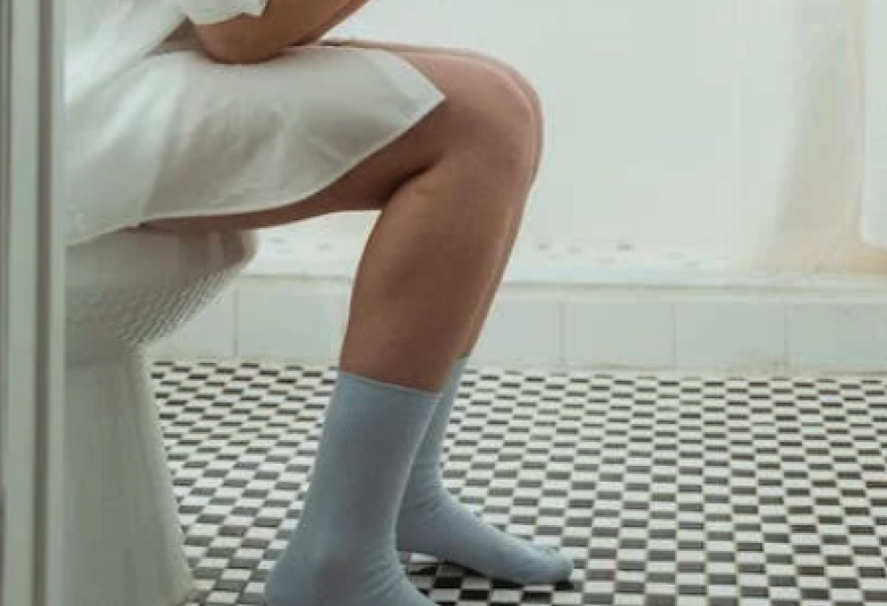 Sviene per aver trattenuto la cacca due settimane