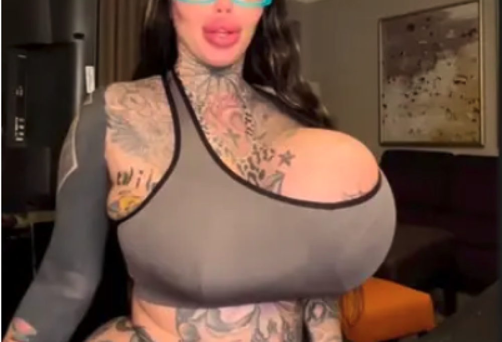 Esplode una protesi, rimane con un solo seno