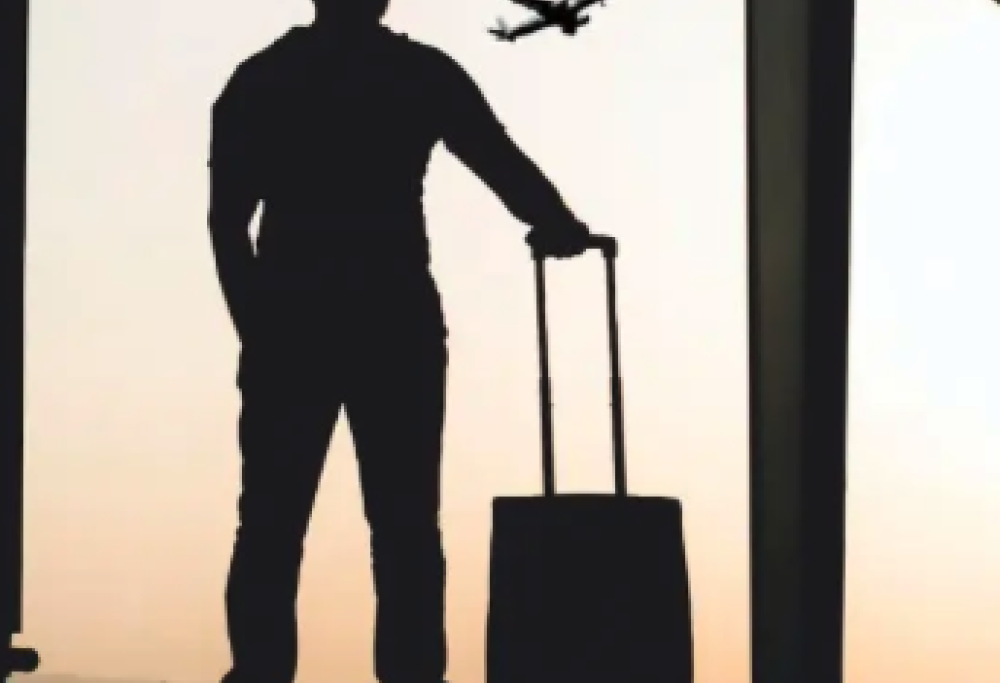 Valigia troppo grande? Basta farla a pezzi!