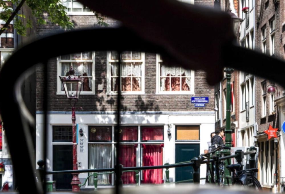 Amsterdam, basta cannabis nel quartiere a luci rosse