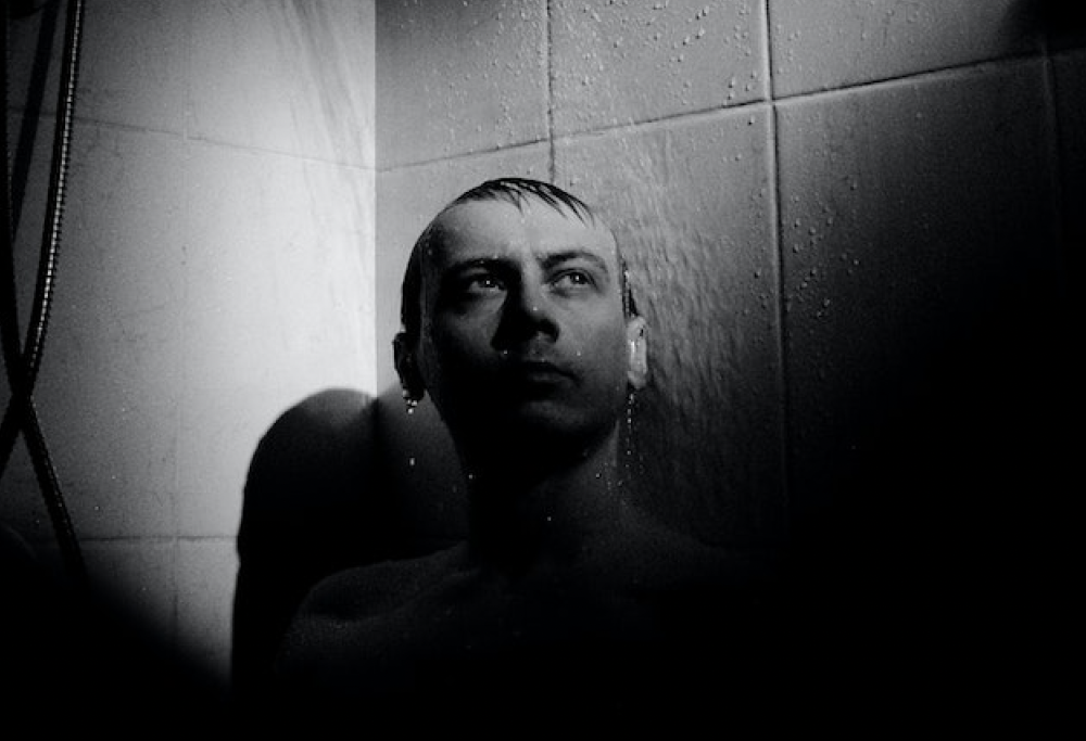 Le scoregge sotto la doccia puzzano il doppio