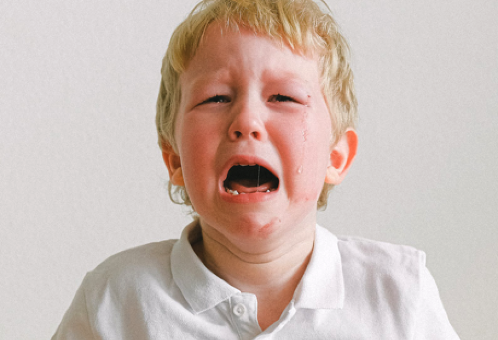 Bambino piange per tutta la durata del volo