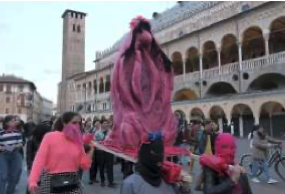 Vulva gigante a Padova