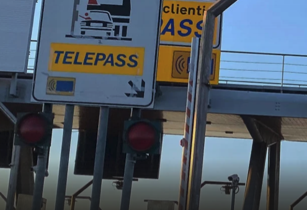 Passa 172 volte dal Telepass senza pagare, denunciato