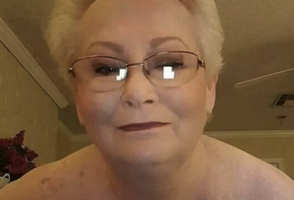 Nonnina hot spopola su OnlyFans