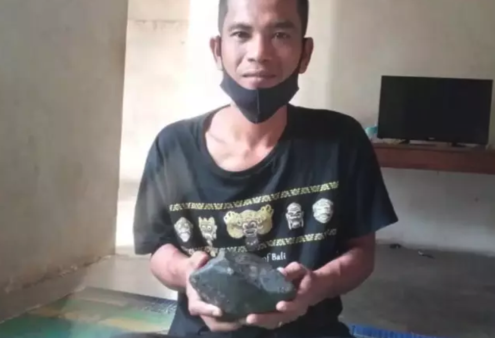 Meteorite gli sfonda il tetto e lui diventa milionario