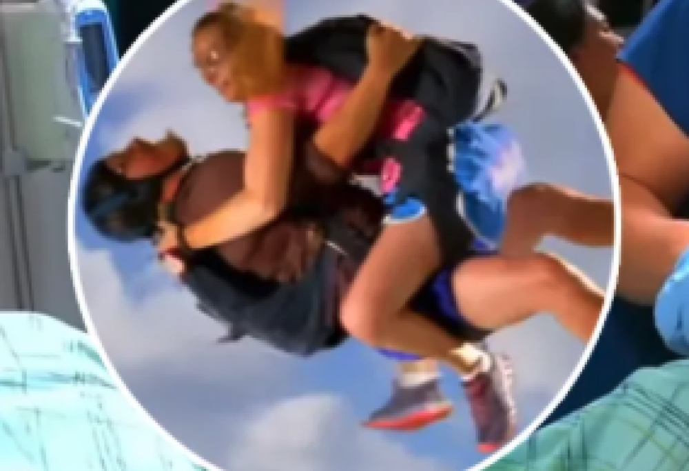 Amplesso durante volo in paracadute