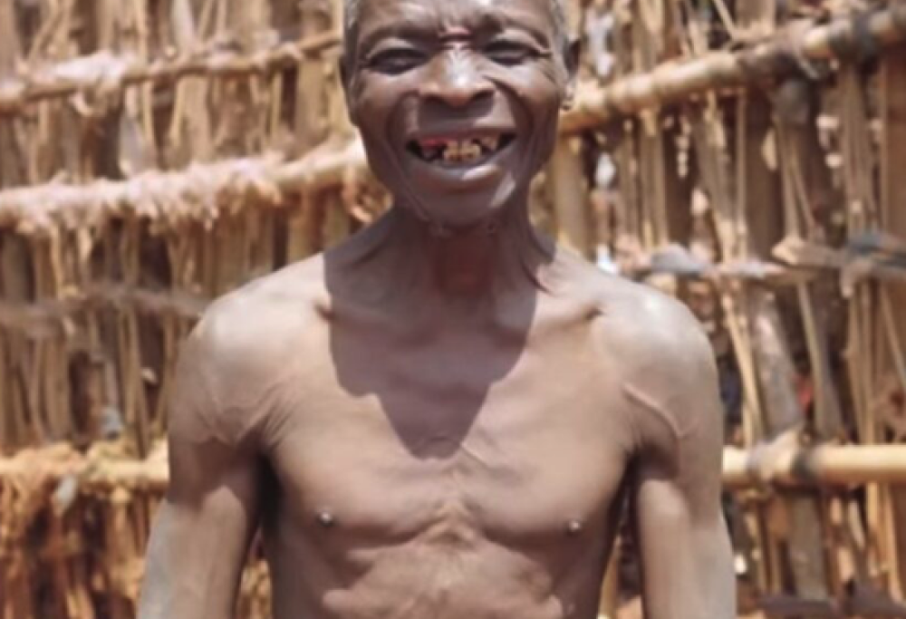 Ha paura delle donne, isolato da 55 anni