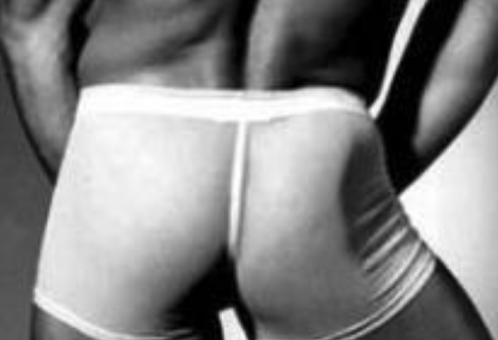 Sempre più uomini si rifanno i glutei