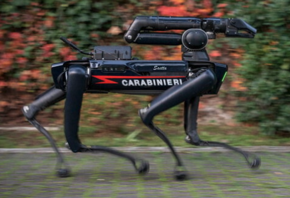 Arriva Saetta, il primo cane robot in uniforme