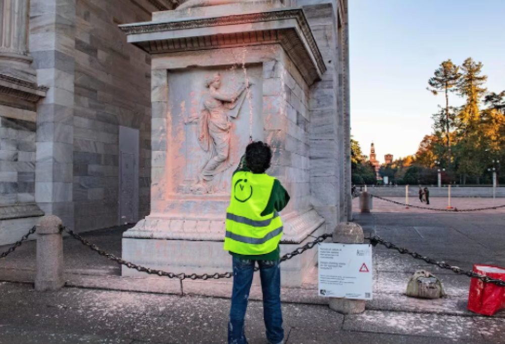 Chi imbratta, dovrà risarcire lo Stato